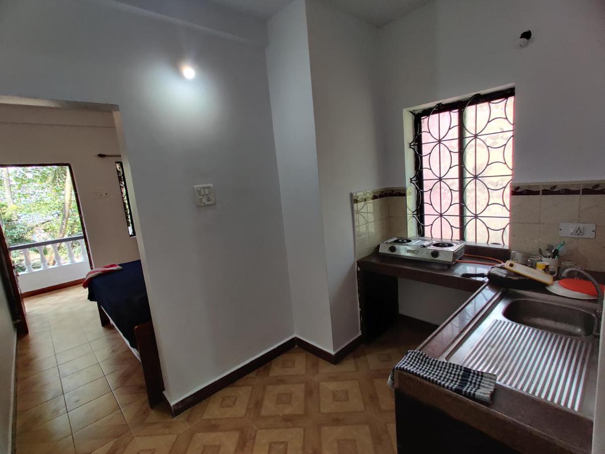 Shalom Guest Rooms Mandrem Exterior photo